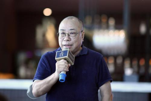阿玛尼智能手表如何设置时间